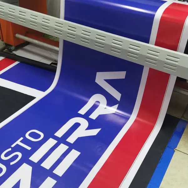 Impressão digital em Goiânia: Quando usar pequeno, médio e grande formato da Flex Mídia CV